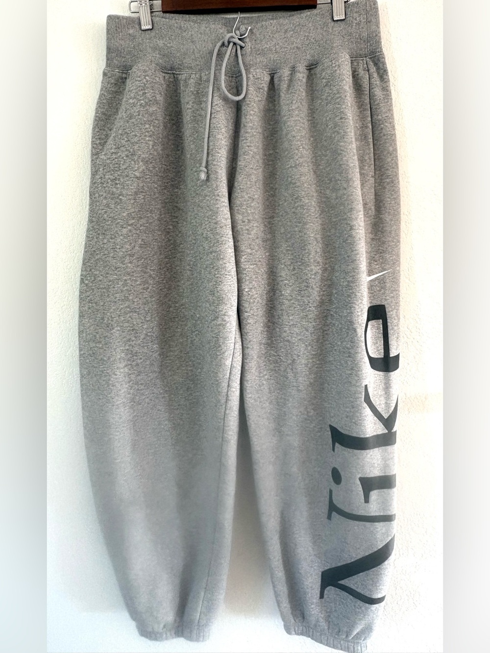 Nike oversized graphic fleece lined sweatpants gray/black size Large
